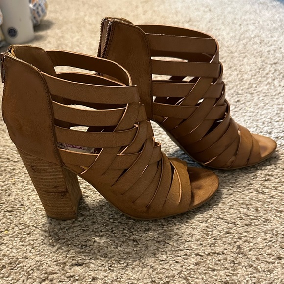 Vegan leather booties with open toe sandal - Picture 3 of 5